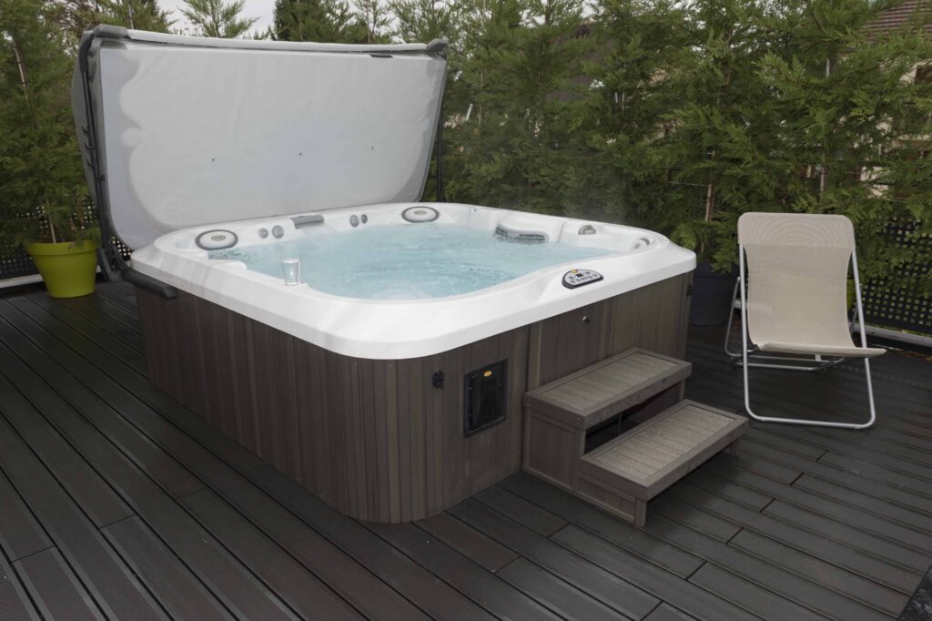 outdoor hot tub